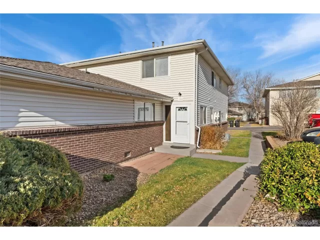 MLS: 3045167 Condo For Sale