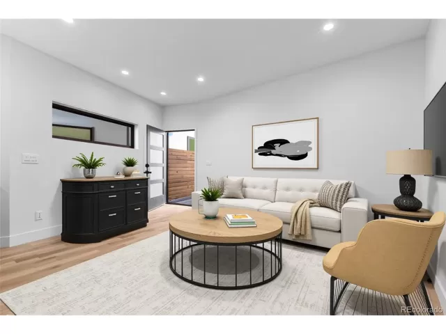 MLS: 3047479 Condo For Sale