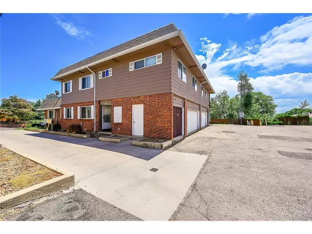 MLS: 3047488 Condo For Sale