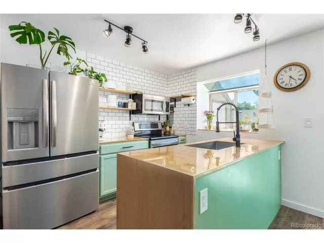 MLS: 3065781 Condo For Sale