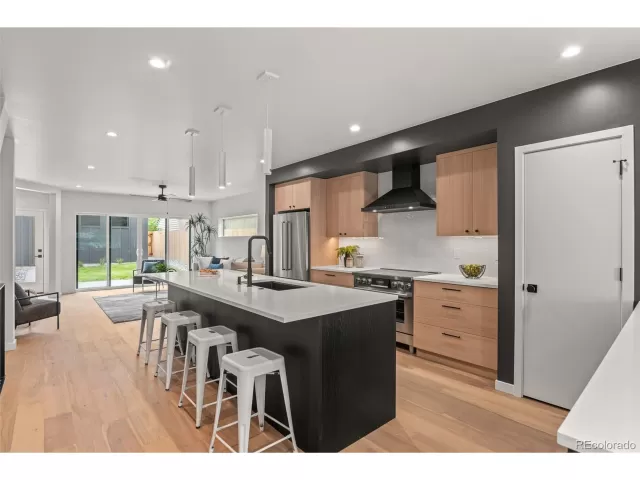 MLS: 3082029 Condo For Sale