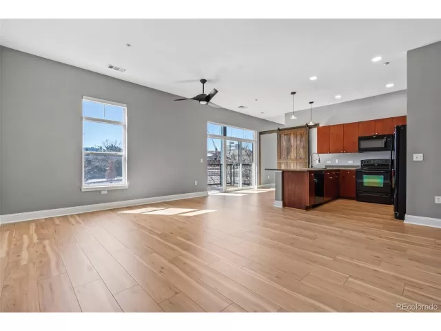 MLS: 3092667 Condo For Sale