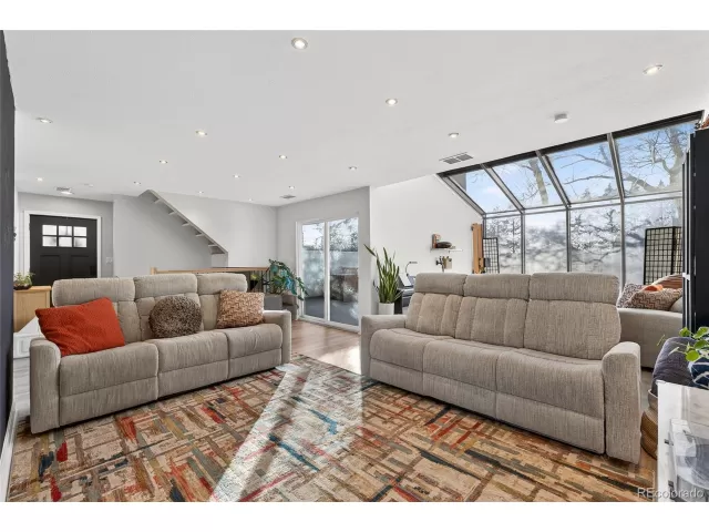 MLS: 3100677 Condo For Sale