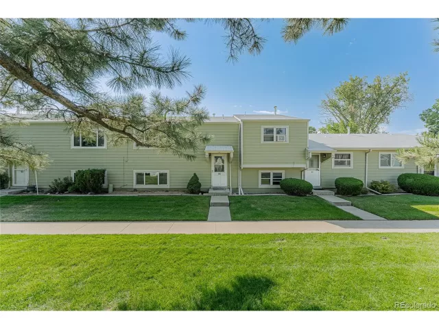 MLS: 3104359 Condo For Sale