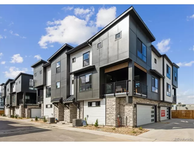 MLS: 3136045 Condo For Sale