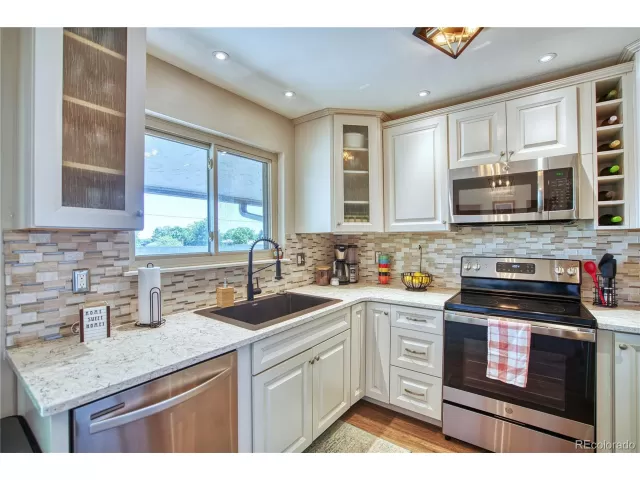 MLS: 3150614 Condo For Sale