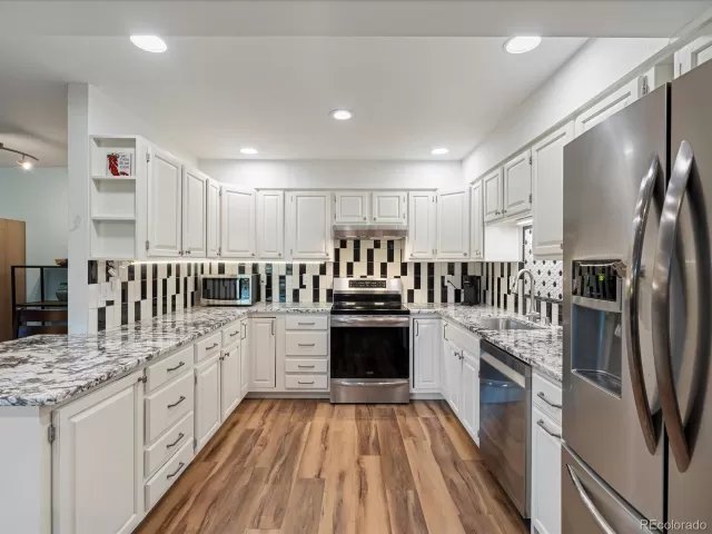 MLS: 3164112 Condo For Sale