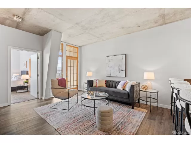 MLS: 3206142 Condo For Sale