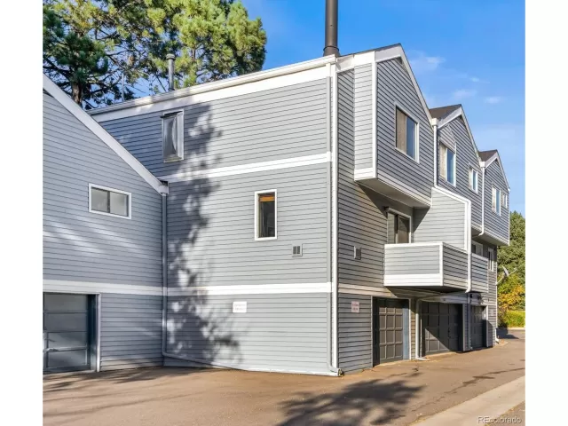 MLS: 3210852 Condo For Sale