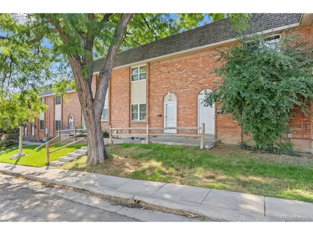 MLS: 3211828 Condo For Sale