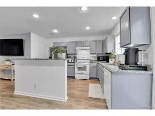 Photo #6: 3213909 Listing