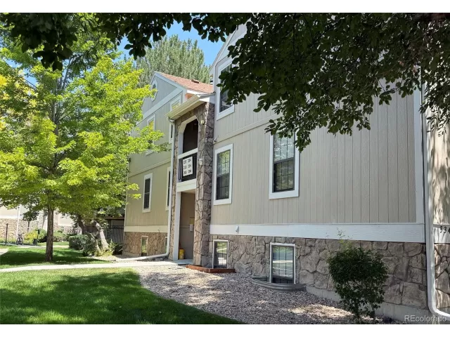 MLS: 3243151 Condo For Sale