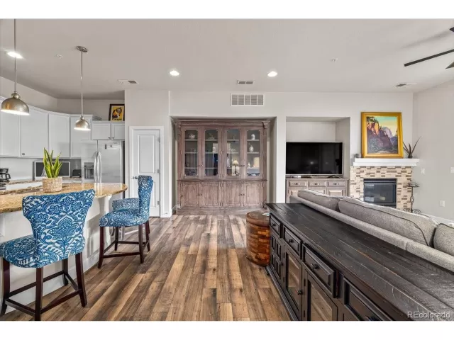 MLS: 3245556 Condo For Sale