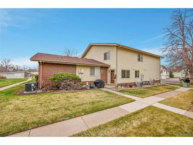 MLS: 3266331 Condo For Sale