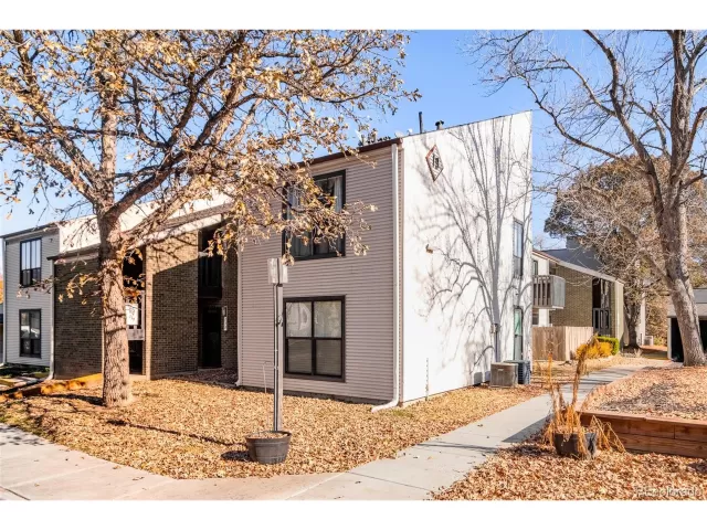 MLS: 3304592 Condo For Sale