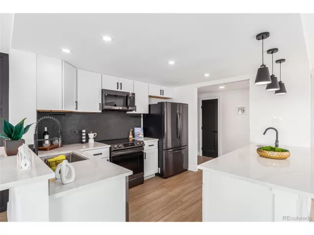 MLS: 3325018 Condo For Sale