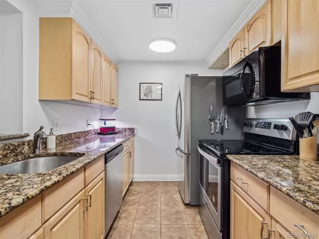 MLS: 3327853 Condo For Sale