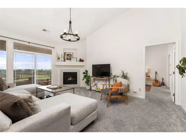 MLS: 3329565 Condo For Sale