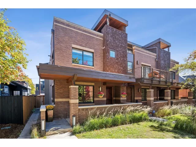 MLS: 3333688 Condo For Sale