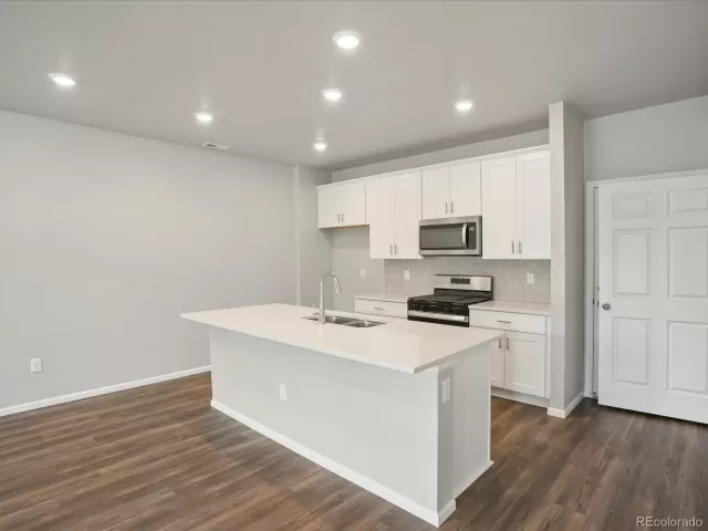 MLS: 3333970 Condo For Sale