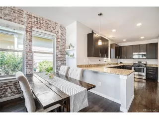 Photo #5: 3340868 Listing