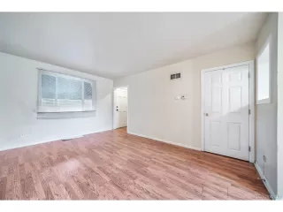 Photo #6: 3349923 Listing