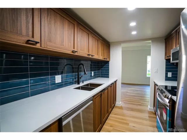 MLS: 3364631 Condo For Sale