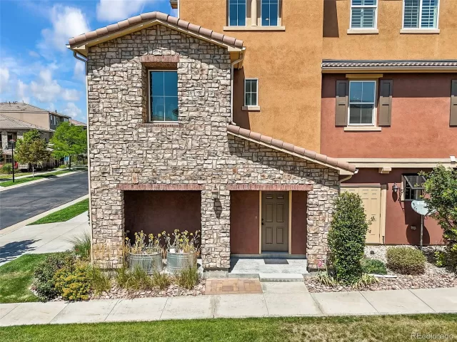 MLS: 3375878 Condo For Sale