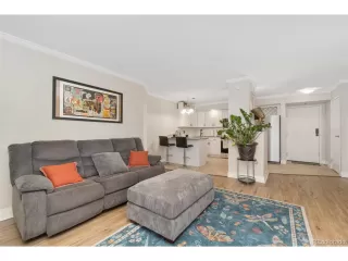 Photo #4: 3375993 Listing