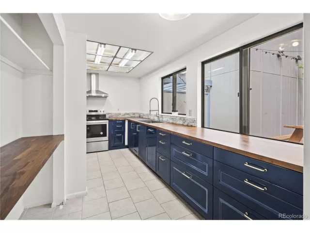 MLS: 3376078 Condo For Sale