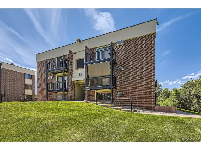 MLS: 3385074 Condo For Sale