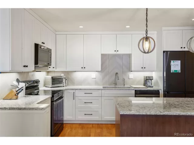 MLS: 3392412 Condo For Sale