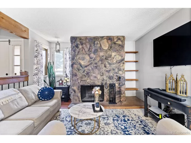 MLS: 3397055 Condo For Sale