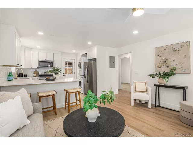 MLS: 3418561 Condo For Sale