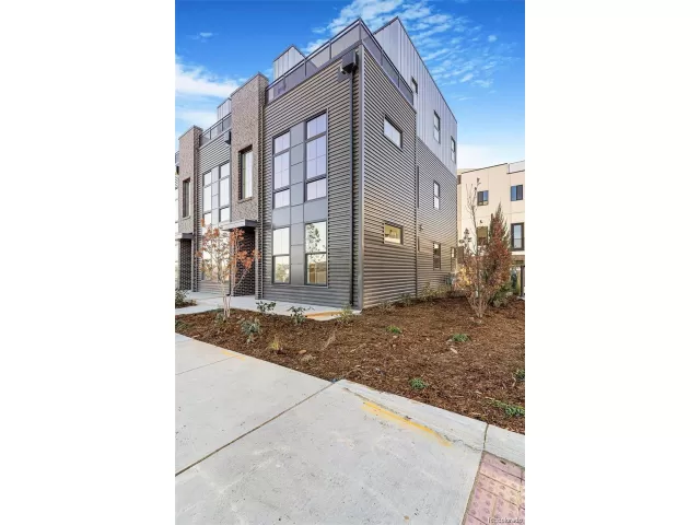 MLS: 3425540 Condo For Sale