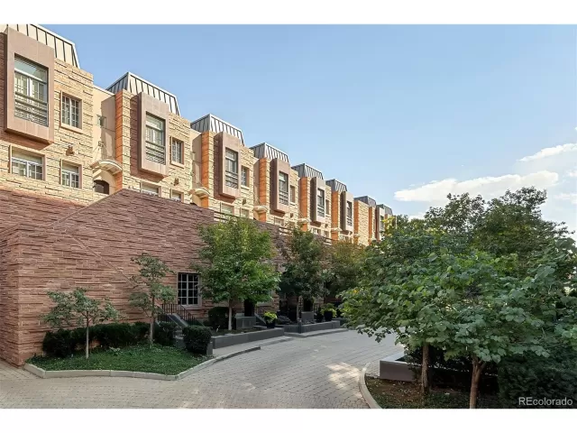 MLS: 3438423 Condo For Sale