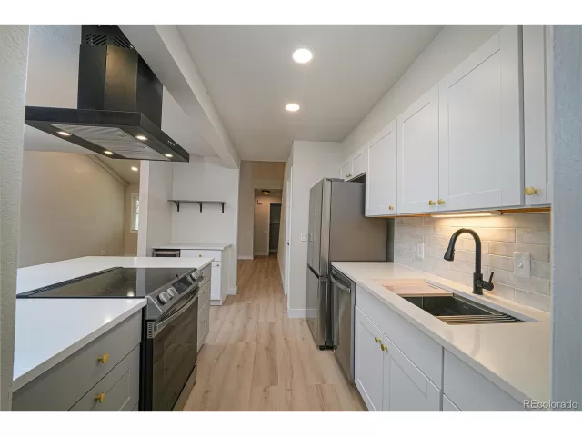 MLS: 3459114 Condo For Sale