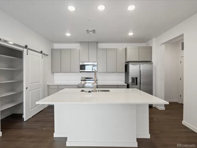 MLS: 3459148 Condo For Sale