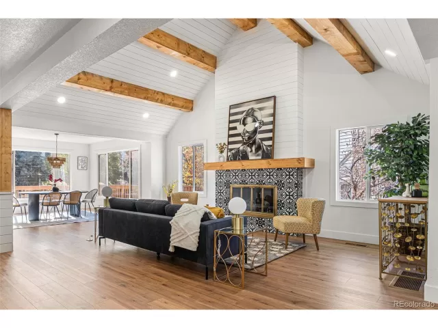 MLS: 3463860 Condo For Sale