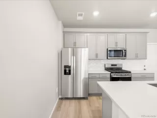 Photo #6: 3468921 Listing