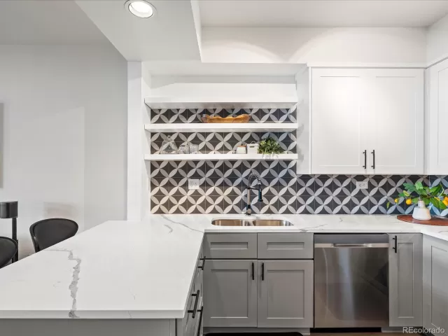 MLS: 3515579 Condo For Sale