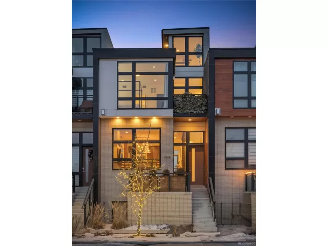 MLS: 3528952 Condo For Sale