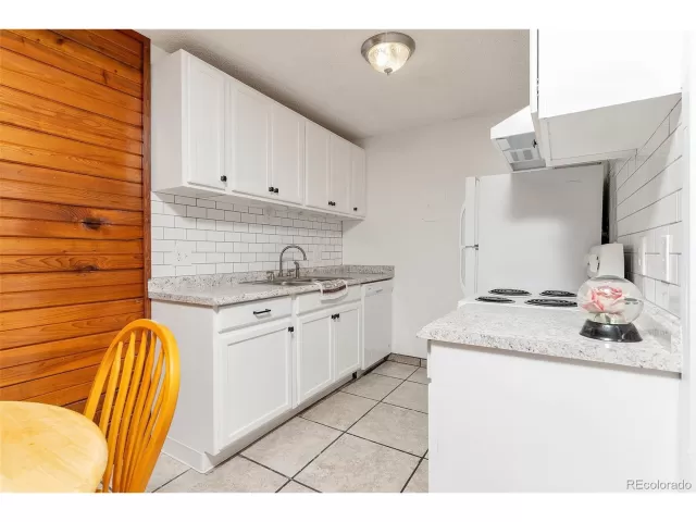 MLS: 3533581 Condo For Sale