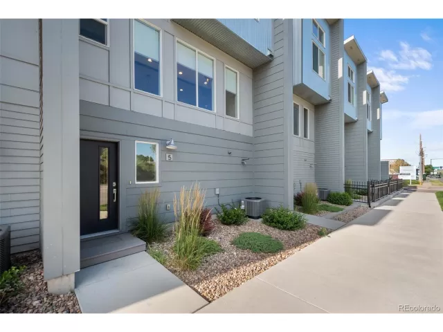 MLS: 3541195 Condo For Sale