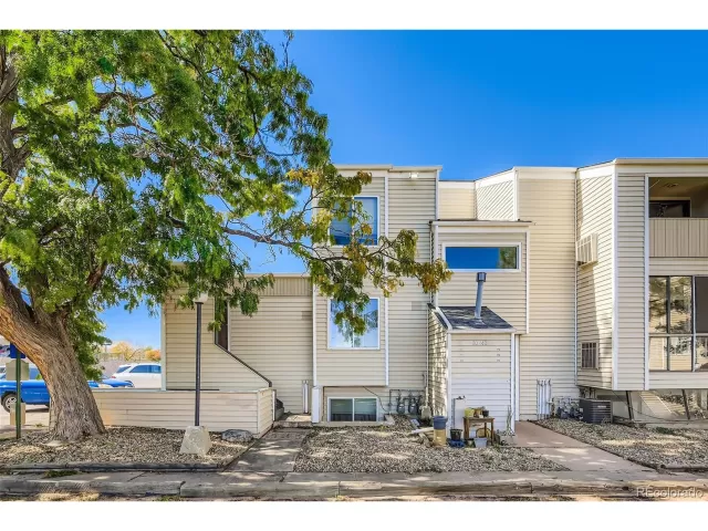 MLS: 3549420 Condo For Sale