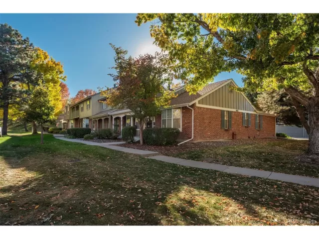 MLS: 3586242 Condo For Sale