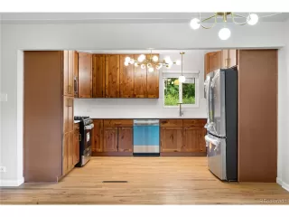 Photo #6: 3619926 Listing