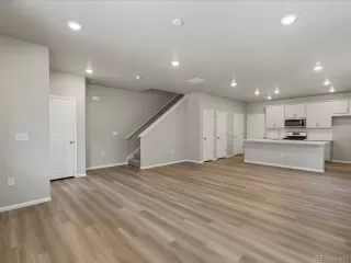 Photo #5: 3645966 Listing