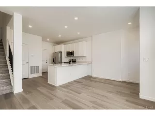 Photo #3: 3652839 Listing