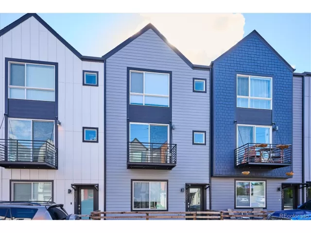 MLS: 3659409 Condo For Sale